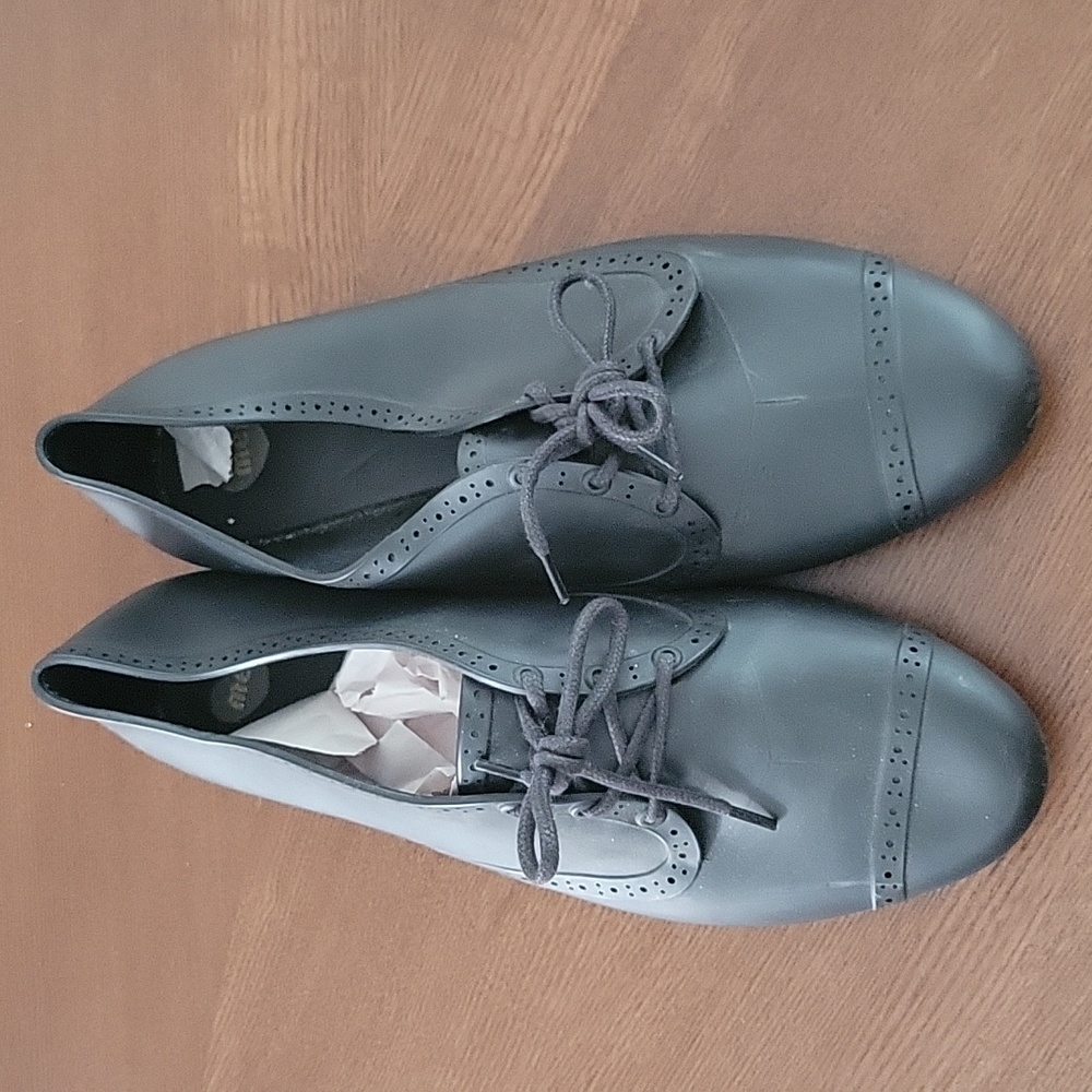 MEL plastic flat